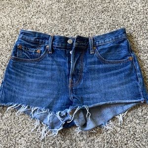 Levi jean short